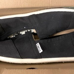 Black Toms Flats Size 7.5